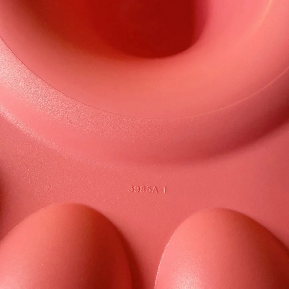 Tupperware 2 Tier Deviled‎ Egg Round Stackable Serving Tray White/Peach Holds 24